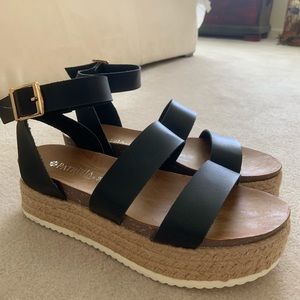 LARISSA ESPADRILLE PLATFORM SANDAL